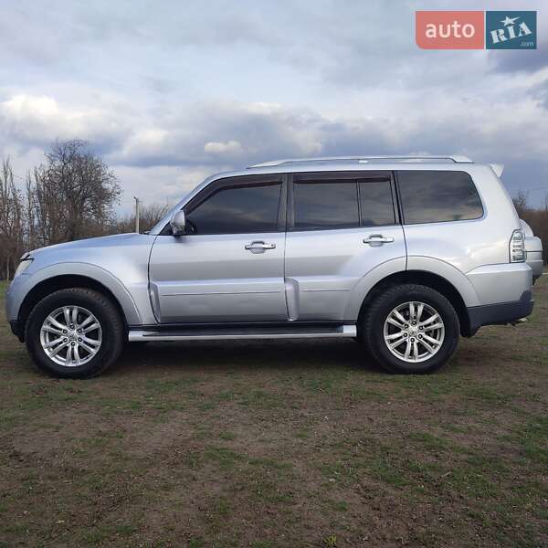 Mitsubishi Pajero wagon (2007)