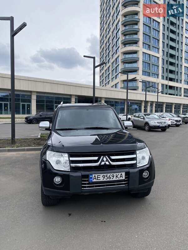Mitsubishi Pajero wagon (2008)