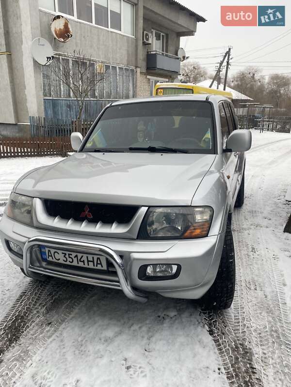 Mitsubishi Pajero wagon (2002)
