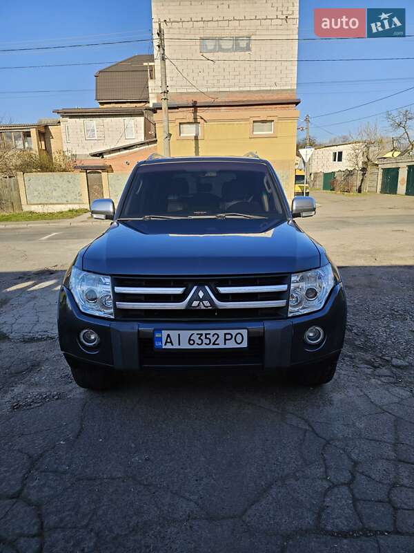 Mitsubishi Pajero wagon (2008)