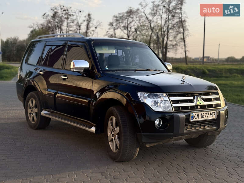 Mitsubishi Pajero wagon (2008)