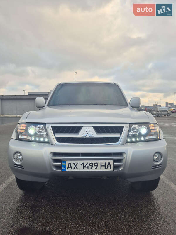 Mitsubishi Pajero wagon (2006)