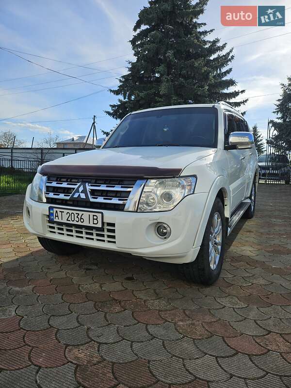 Mitsubishi Pajero wagon (2013)