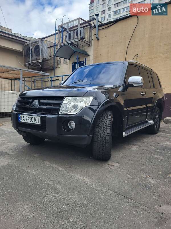 Mitsubishi Pajero wagon (2008)