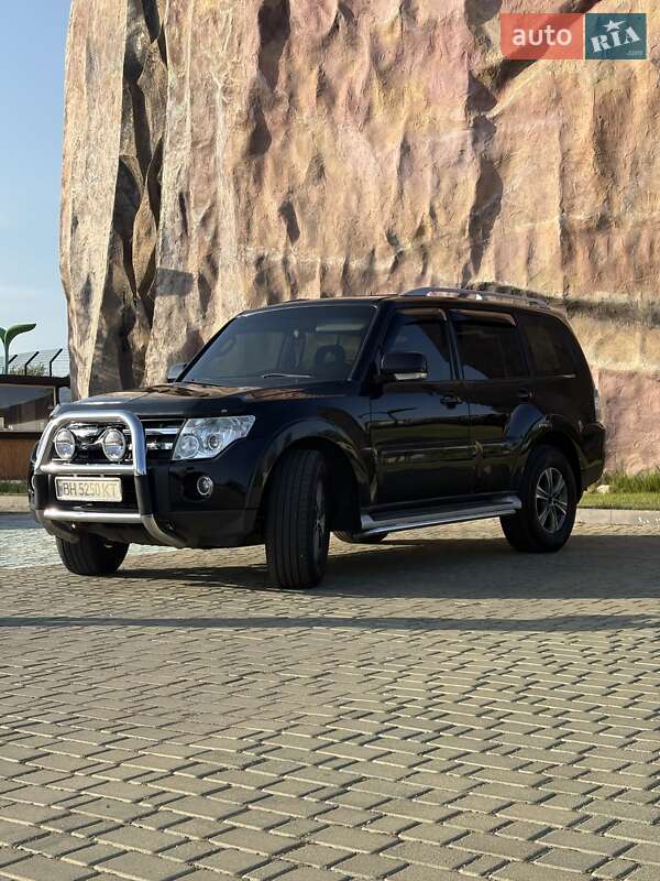 Mitsubishi Pajero wagon (2008)