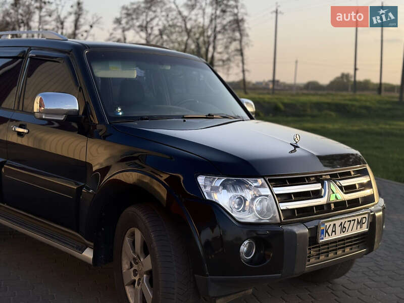 Mitsubishi Pajero wagon (2008)