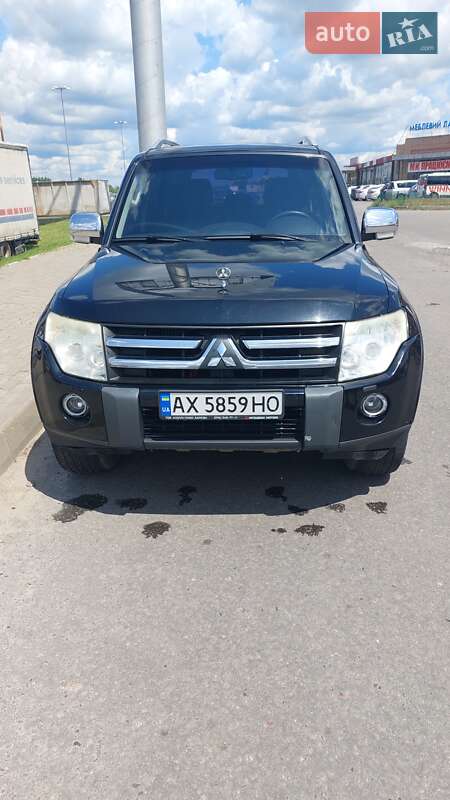 Mitsubishi Pajero wagon (2008)