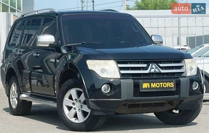 Mitsubishi Pajero wagon (2008)