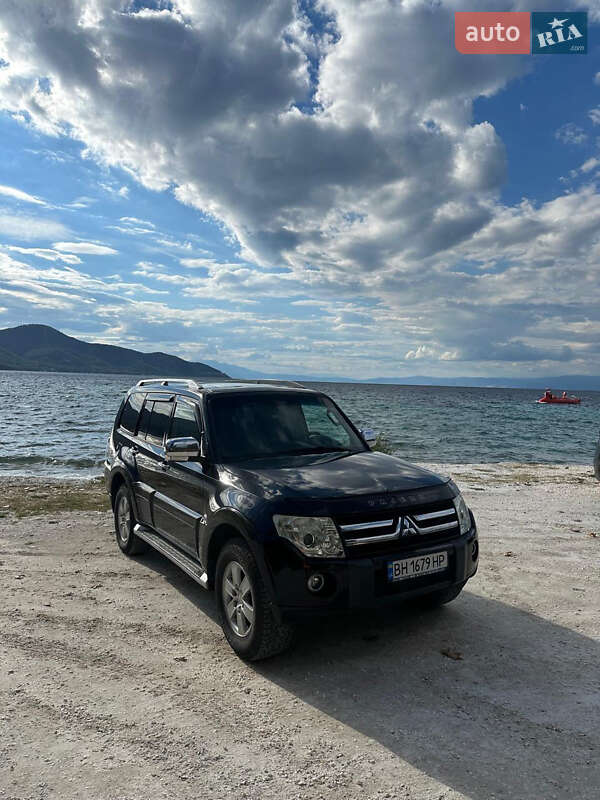 Mitsubishi Pajero wagon (2008)
