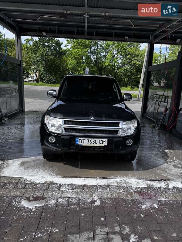 Mitsubishi Pajero wagon (2013)