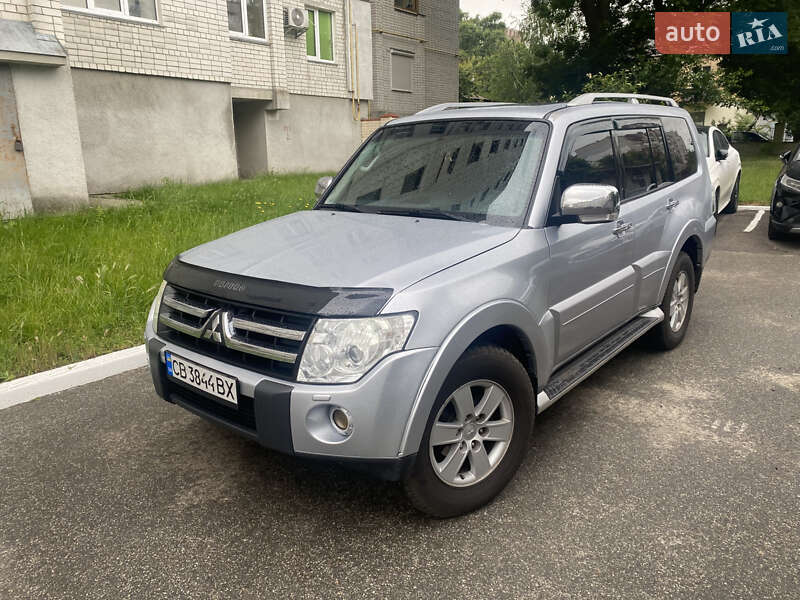 Mitsubishi Pajero wagon (2008)