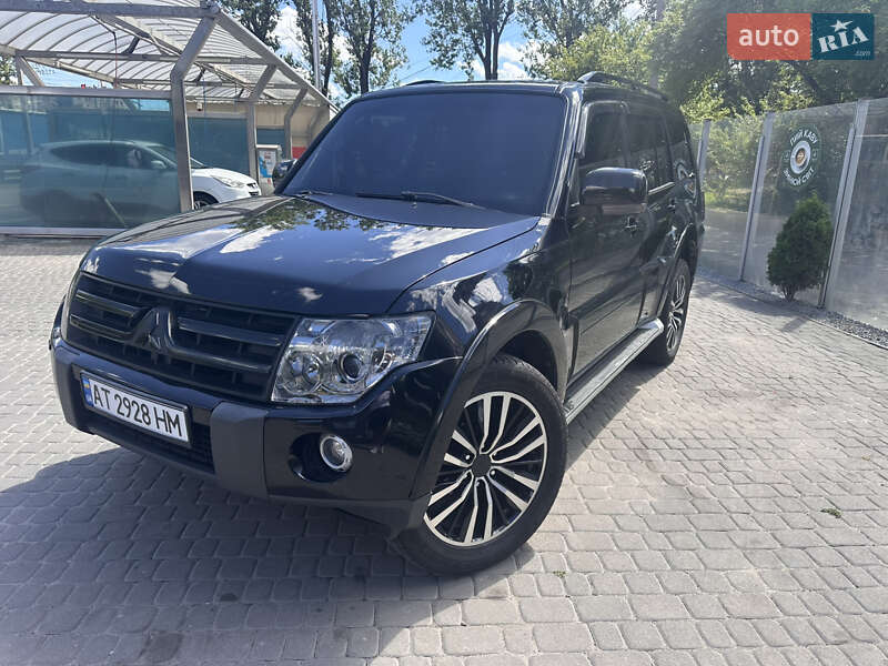Mitsubishi Pajero wagon (2008)