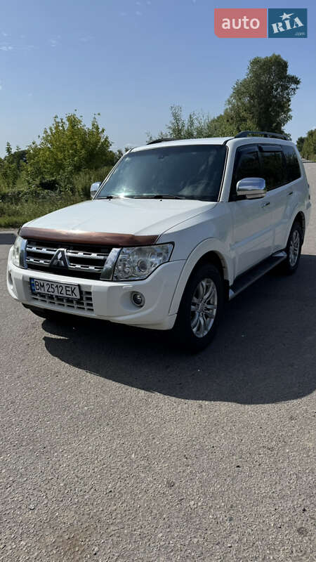 Mitsubishi Pajero wagon (2012)