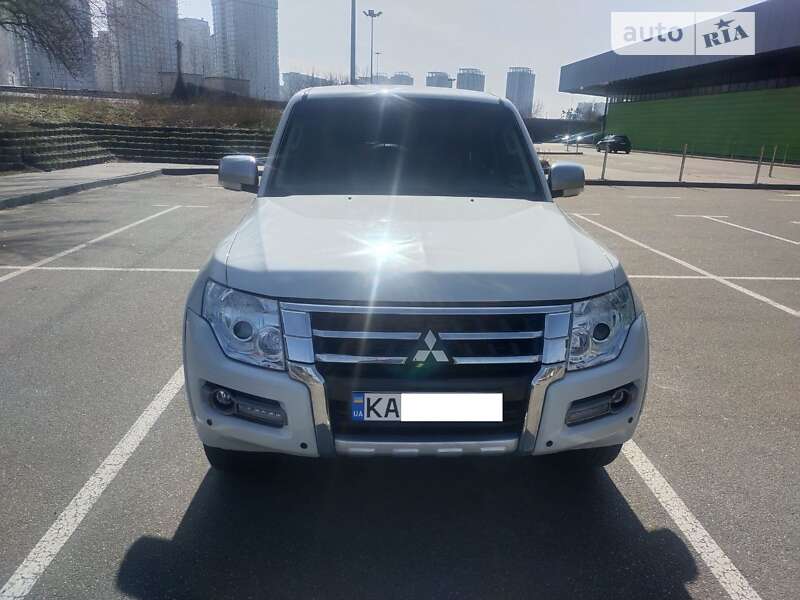 Mitsubishi Pajero (2016)