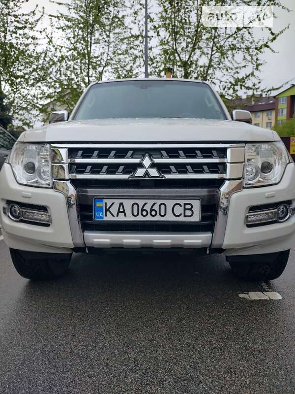 Mitsubishi Pajero (2016)