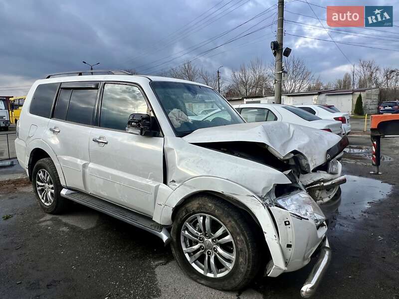 Mitsubishi Pajero (2013)