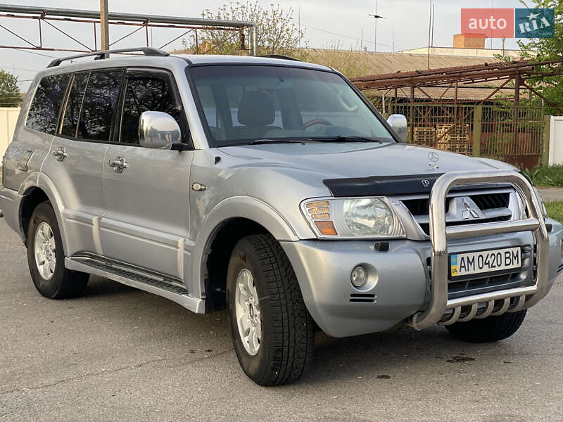 Mitsubishi Pajero (2004)