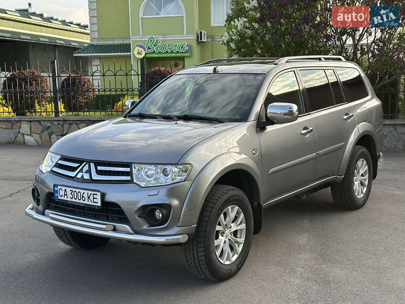 Mitsubishi Pajero (2015)