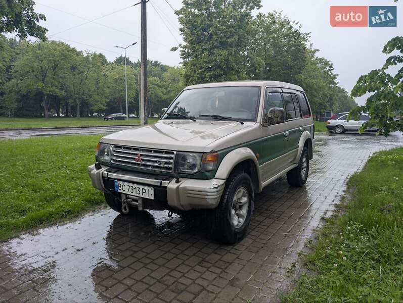Mitsubishi Pajero (1996)