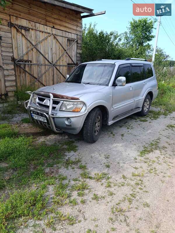 Mitsubishi Pajero (2004)