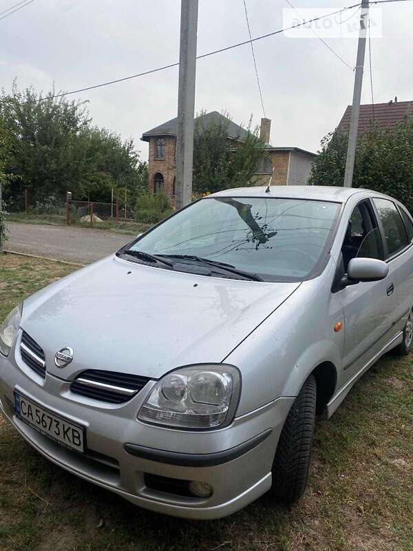 Nissan Almera tino (2005)