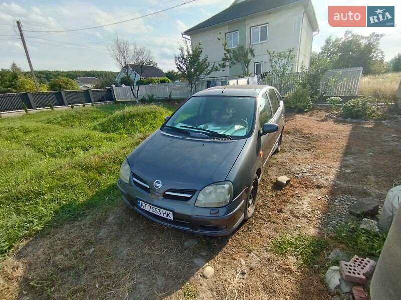 Nissan Almera tino (2006)