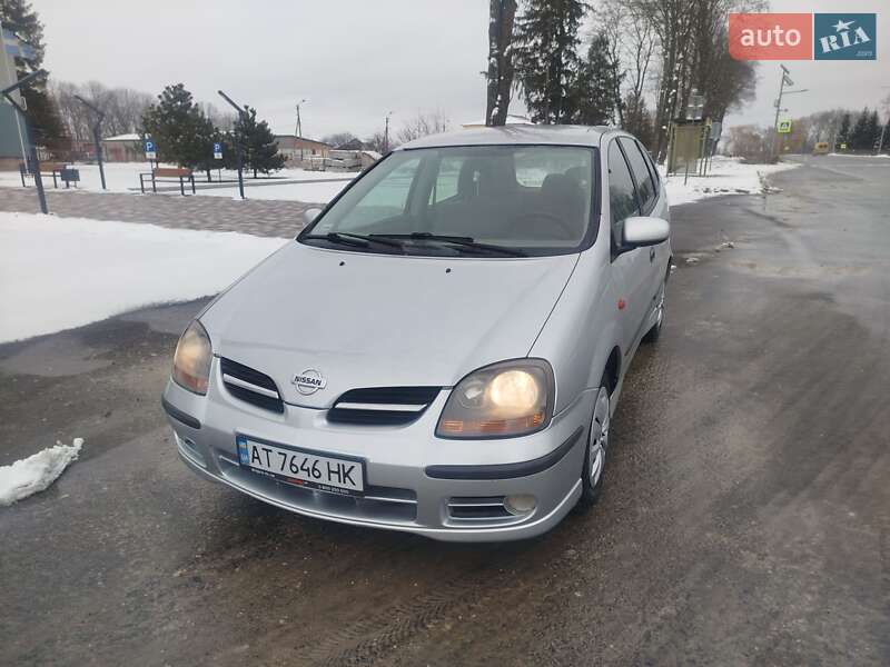 Nissan Almera tino (2000)
