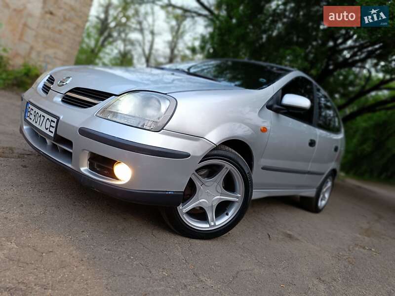 Nissan Almera tino (2005)