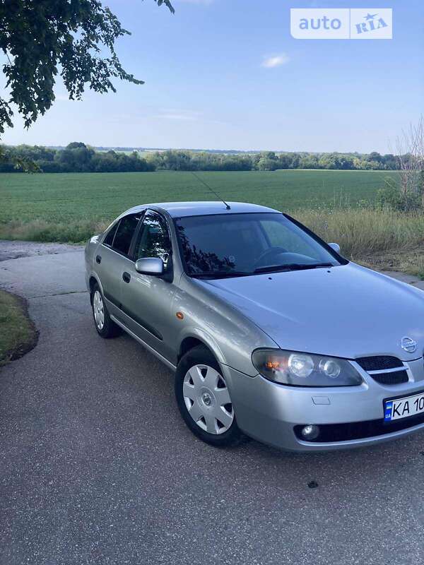Nissan Almera (2005)