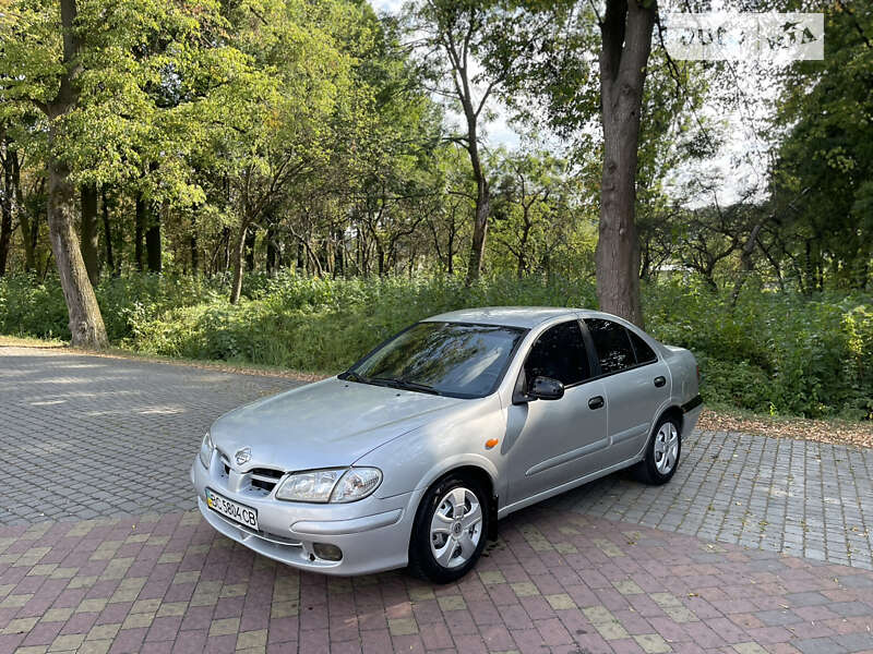 Nissan Almera (2001)