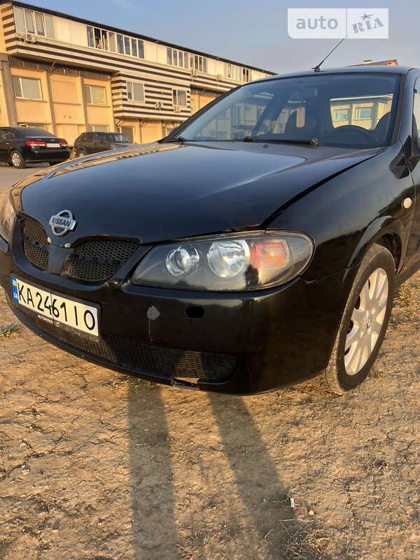 Nissan Almera (2005)