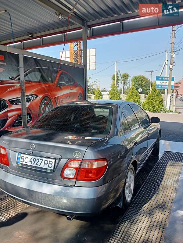 Nissan Almera (2005)