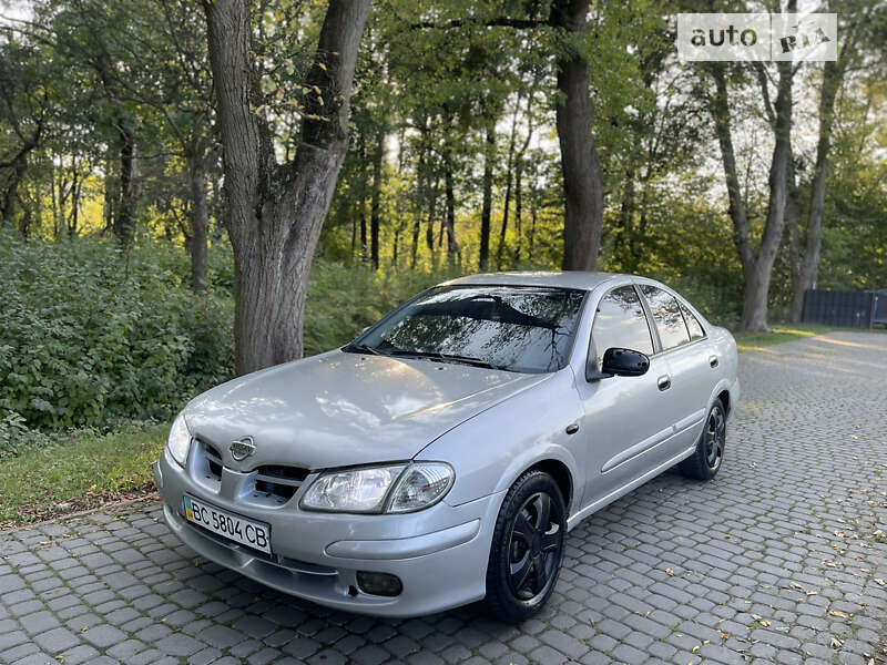 Nissan Almera (2001)