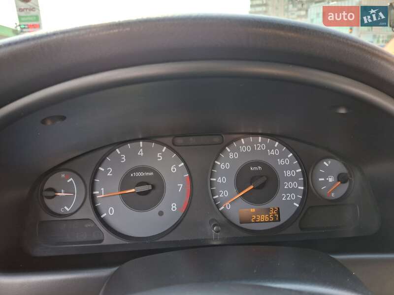 Nissan Almera (2010)