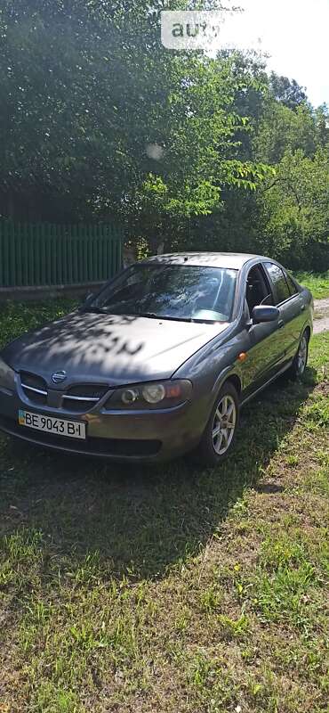 Nissan Almera (2003)