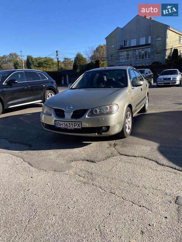 Nissan Almera (2003)