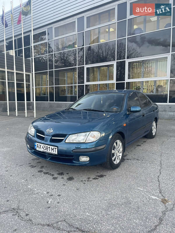 Nissan Almera (2001)