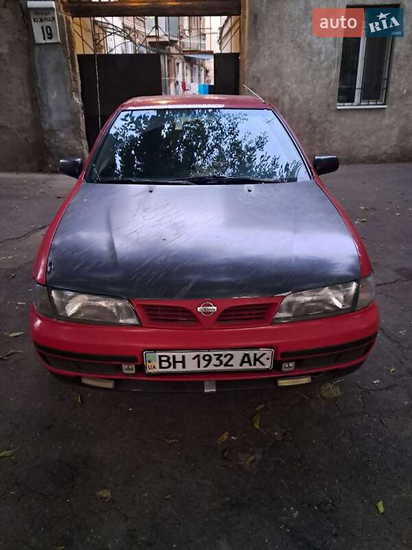 Nissan Almera (1996)