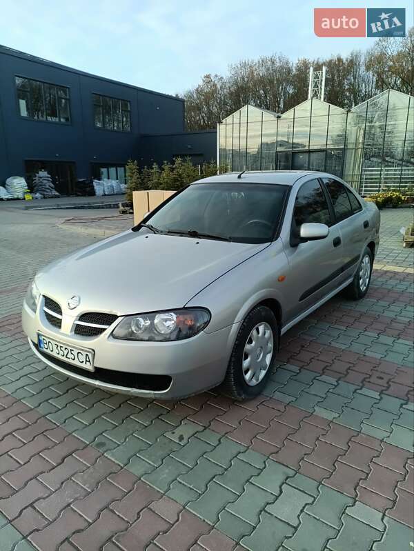 Nissan Almera (2004)