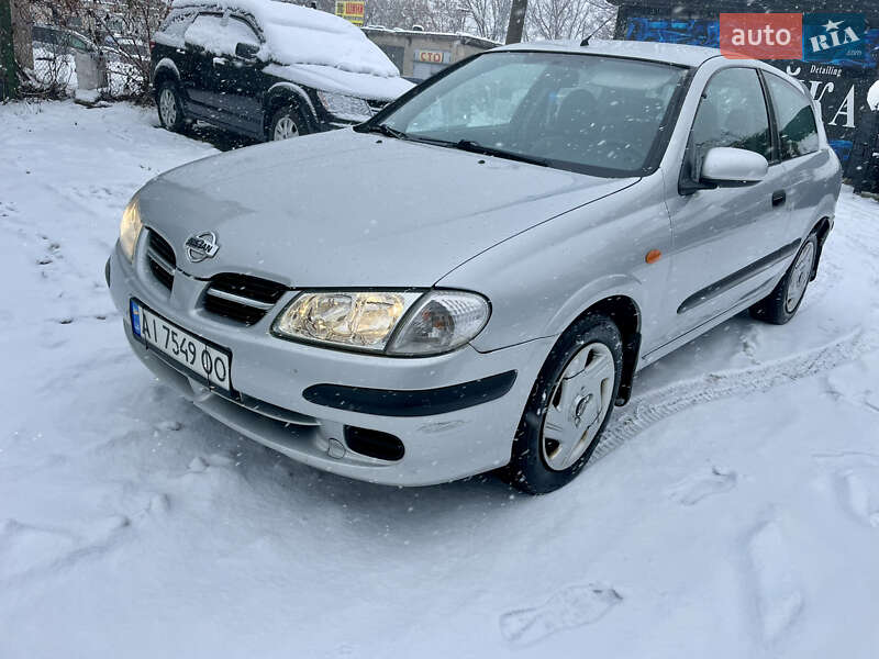 Nissan Almera (2002)