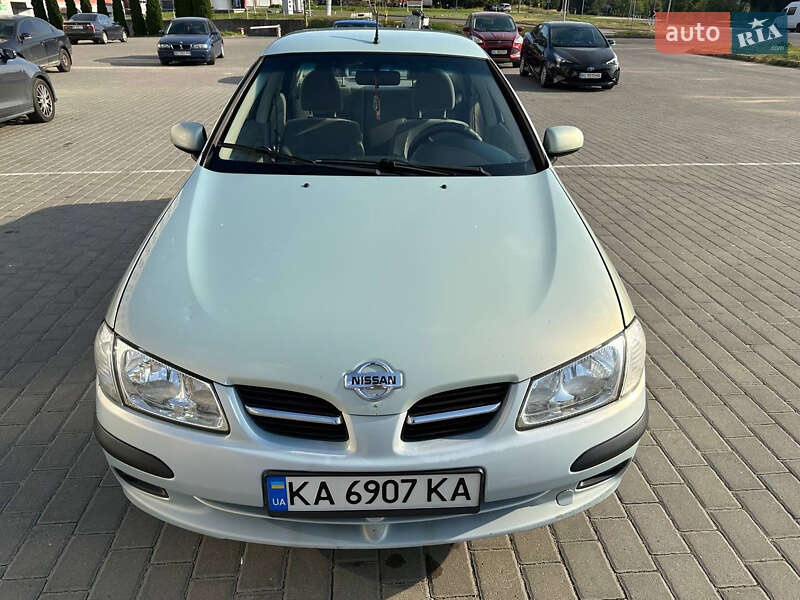 Nissan Almera (2002)