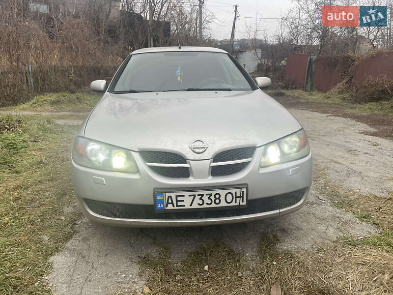Nissan Almera (2002)