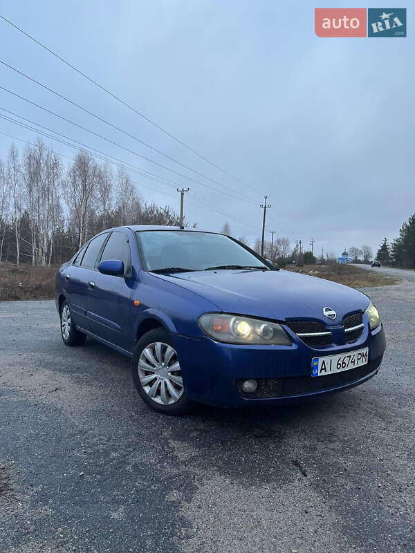 Nissan Almera (2005)