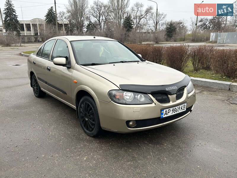 Nissan Almera (2003)