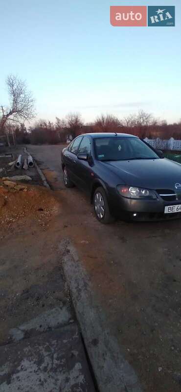 Nissan Almera (2004)