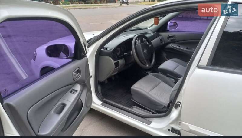 Nissan Almera (2012)