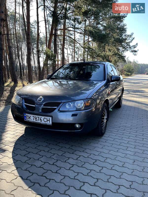 Nissan Almera (2004)