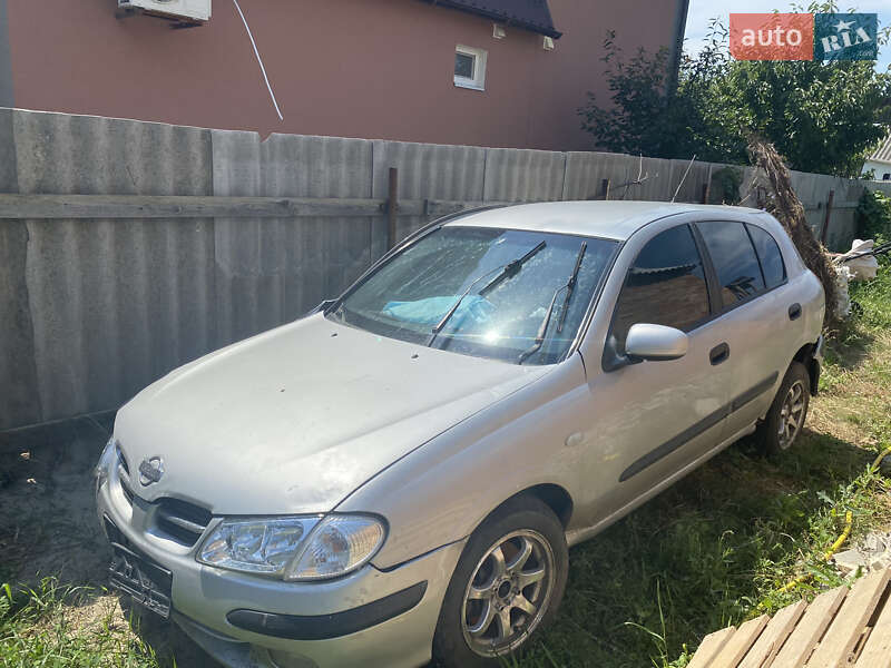 Nissan Almera (2000)