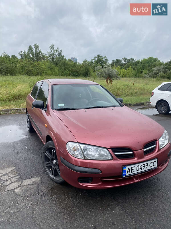 Nissan Almera (2001)