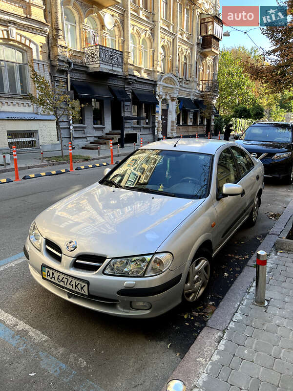 Nissan Almera (2002)